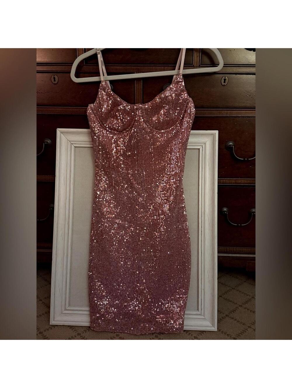 Celebrity Fashion by Hera Collection SZ S Rose Gold Sequin Body con dress NWOT